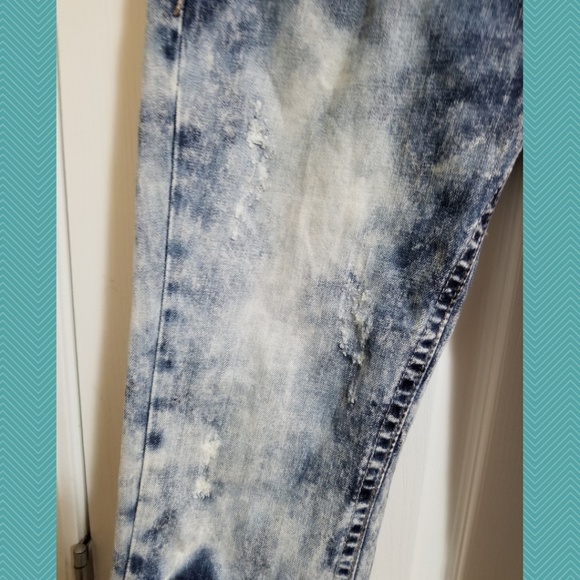 Ask Enquired Acid Wash Jeans Capris | Funky Shorts - Picture 8 of 8